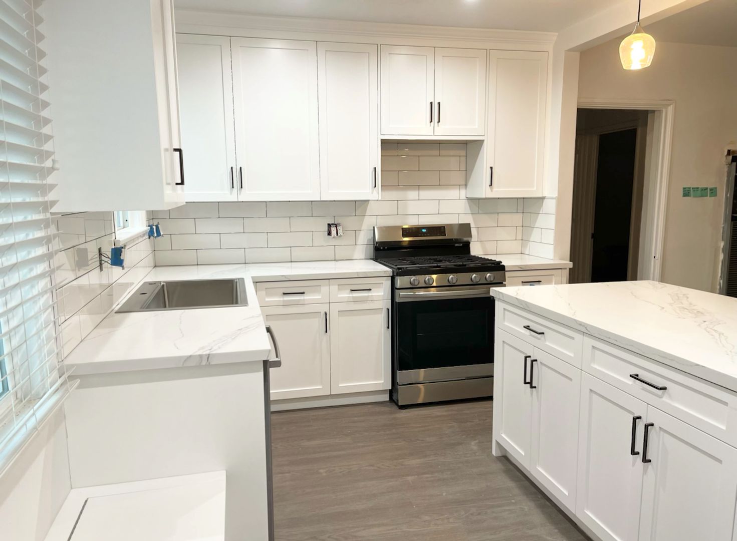 Burbank Apartment: 4126 West Toluca Lake
