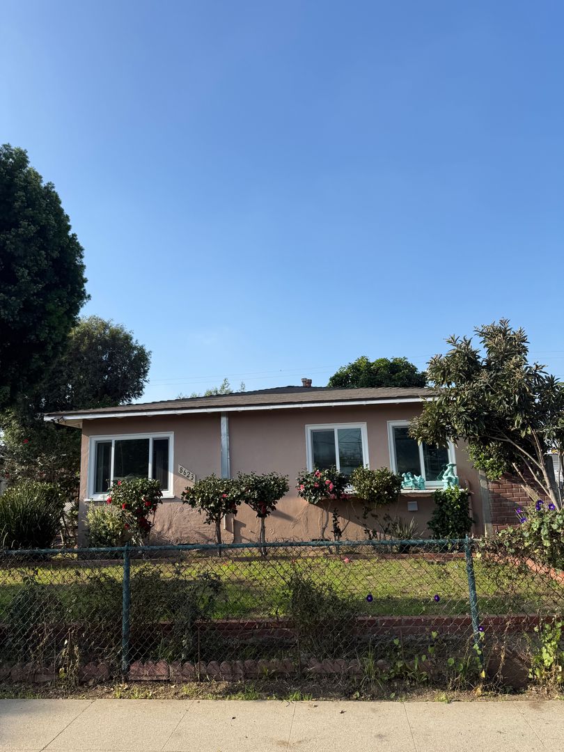 Panorama City House: 8623 Tilden Ave.