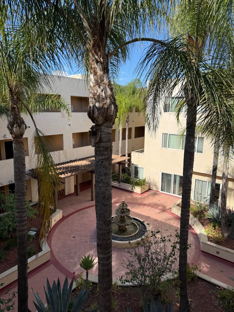 Van Nuys Condo: 13941 Sherman Way #402