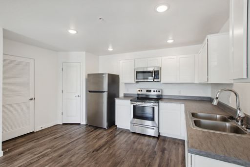 OPEN HOUSE | Luxurious Top-Floor 2-Bed, 2-Bath Apartments with Stunning Views in El Mirage – Now Leasing! 