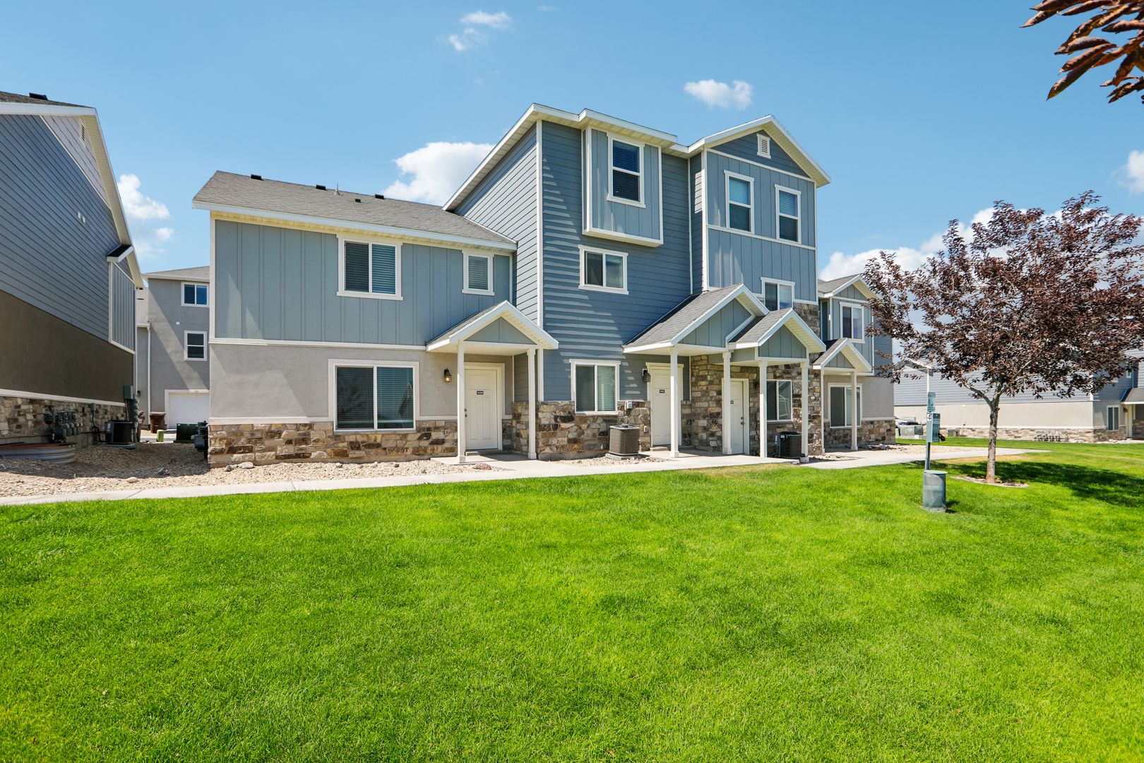 Beautiful 2-Story Townhomes in The Overlook in Herriman. Excellent Location and Amenities!