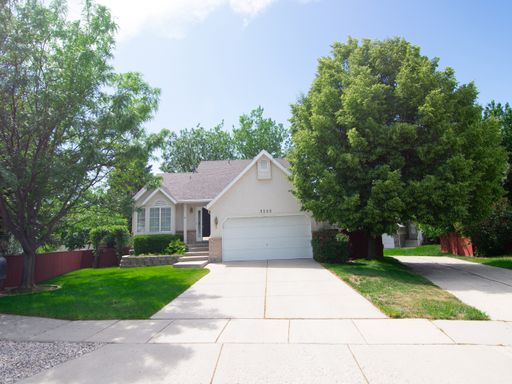 Charming 5-Bedroom Cul-de-Sac Home in Sandy with Garden Beds and Outdoor Space