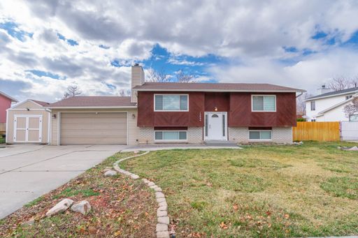 Charming 3-Bedroom Home with Spacious Fenced Yard in Prime Location