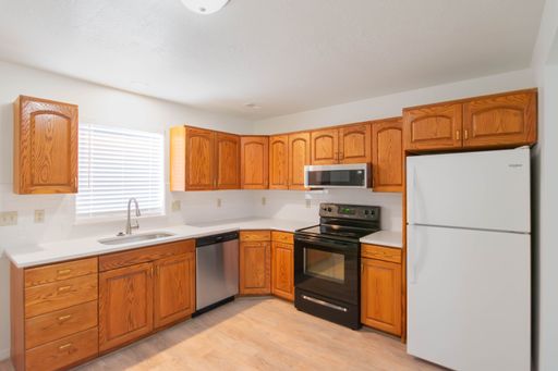 Comfortable 2-Bed Townhome in Central Layton