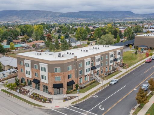 Lovely 3-Bed, 2-Bath Condos in the District at Valley Station. Great Location!