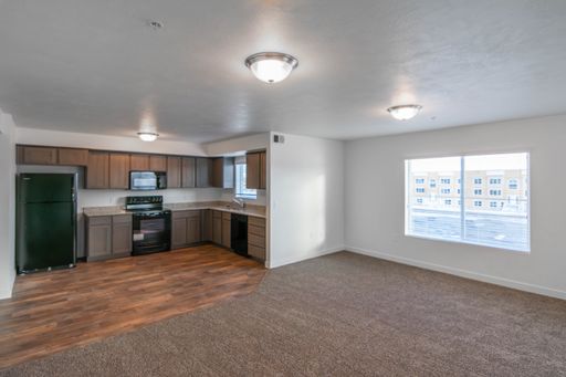 Pet-Friendly 1-Bed, 1-Bath Condos at District at Valley Station, Heber – High Ceilings, Scenic Views & Modern Living