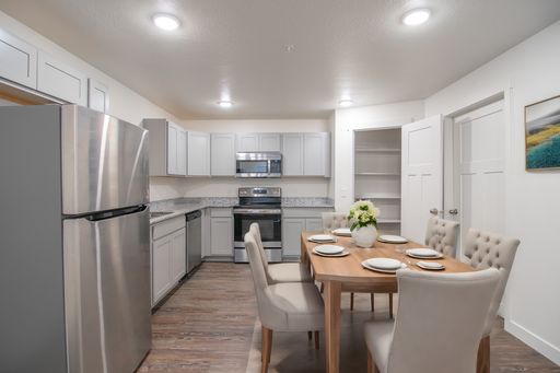 $1000 Off Your First Month's Rent! Beautiful 2-Bed, 2-Bath Apartment in Payson. Great Location!