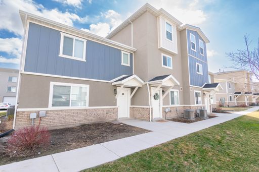 Gorgeous 3-Bed, 2.5-Bath Two Story Townhome in Easton Park, American Fork | 2-Car Garage, Fitness Center, Sports Courts & More!