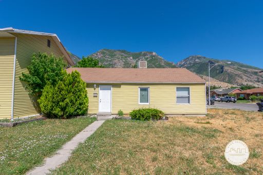 Beautiful 3 Bed 1 Bath Duplex in Provo! Convenient Location!