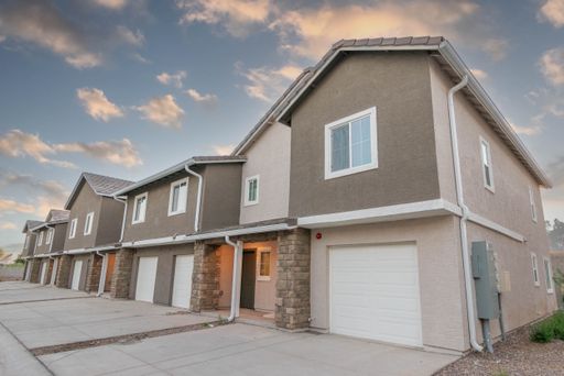 Gorgeous 2-Story Premier Townhomes in Hayden Farms. Great Location and Amenities!