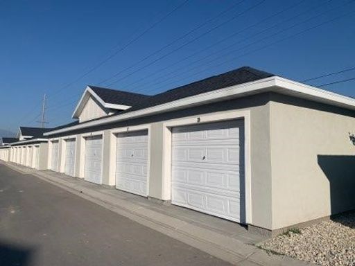 Spacious and Controlled Access Single-Car Garage/ Storage Unit in Pineridge Farms in Payson!