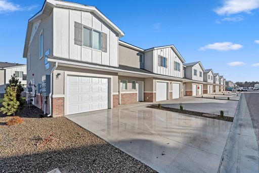  Stunning 2-Story Townhomes in Nampa