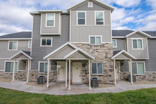 Gorgeous 3-Story Townhomes w/Finished Basement in The Overlook in Herriman! Next open house Saturday 12/6 | 10:00 AM – 2:00 PM