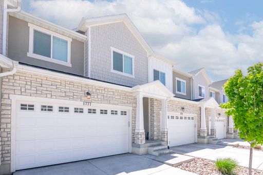 Beautiful 4 Bedroom Townhome in Saratoga Springs!