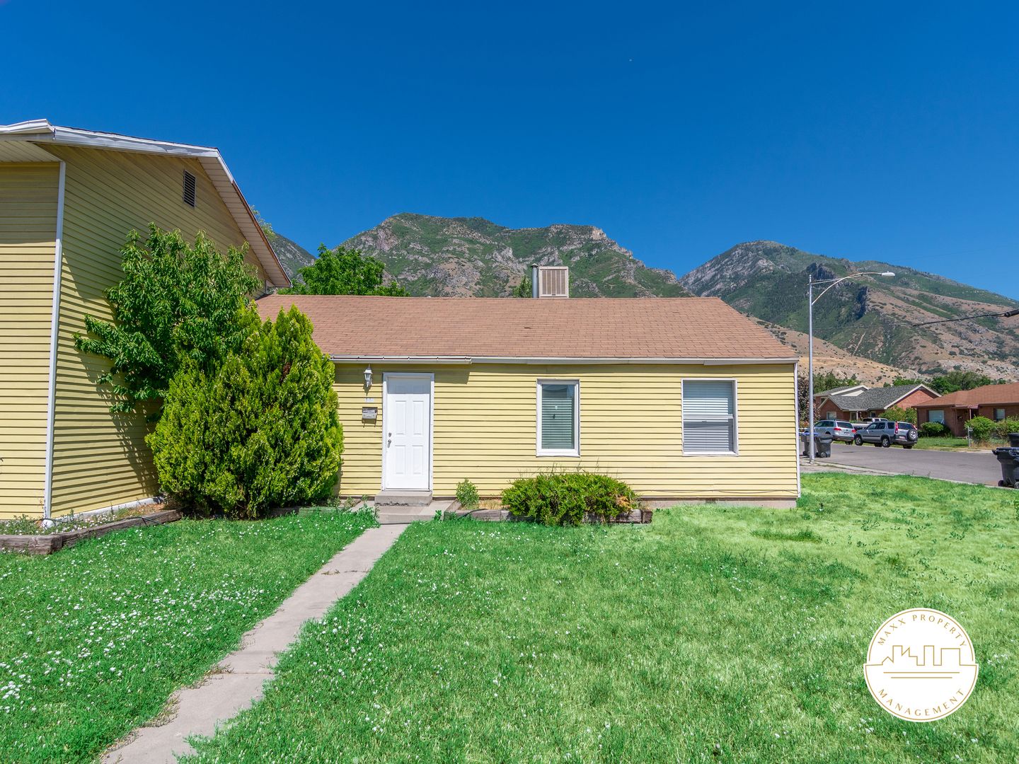Get October Rent FREE! | Beautiful 3 Bed 1 Bath Duplex in Provo! Convenient Location!