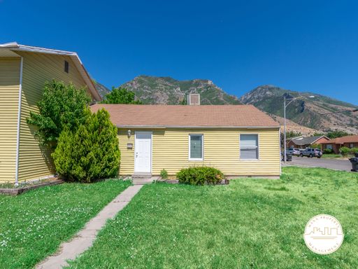 Get October Rent FREE! | Beautiful 3 Bed 1 Bath Duplex in Provo! Convenient Location!