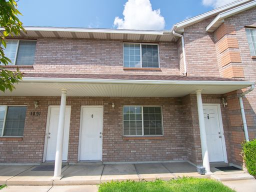 Up to $500 off! Great 2 Bed Townhome in Central Layton Location!