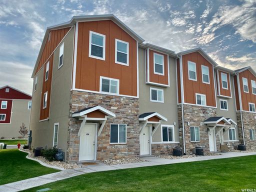 Gorgeous 3-Story Townhomes in Payton's Quarry in Herriman. In Unit Washer/Dryer and Other Premier Onsite Amenities!