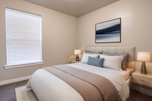 Bottom-Floor 3-Bed / 2-Bath Condo – The Village on 4th, Springville | Modern Appliances, Washer/Dryer & Covered Parking