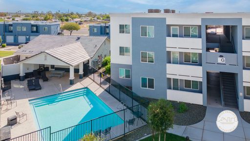 Luxurious First-Floor 2-Bed, 2-Bath Apartments with Stunning Views in Surprise – Now Leasing!
