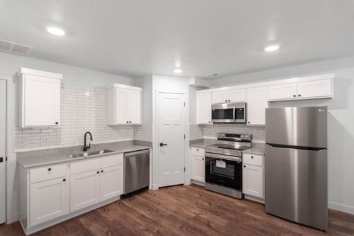 Upgraded Smart Townhomes with Garage at Old Mill Village, Heber