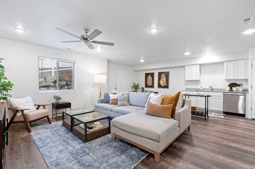 Luxurious 3 Bed, 2.5 Bath Townhome at Abington Heights in Roy: Includes Attached Garage!