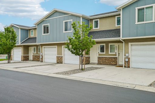 2-Story Townhome at Colony Farms in Magna