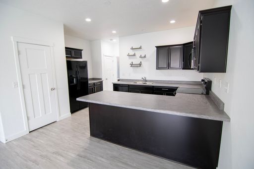 Gorgeous Modern Townhome, Now Leasing!