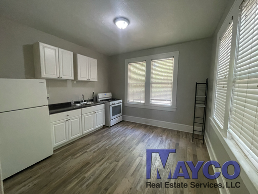 1 Bedroom 1 Bath Efficiency Apartment in Highland! – photo 1