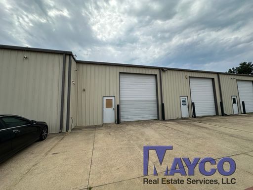 Warehouse with full bathroom and office in a great location – photo 1