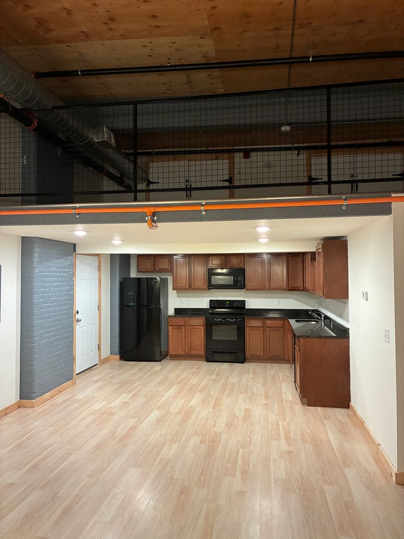 Pawtucket Apartment: 173 Weeden St