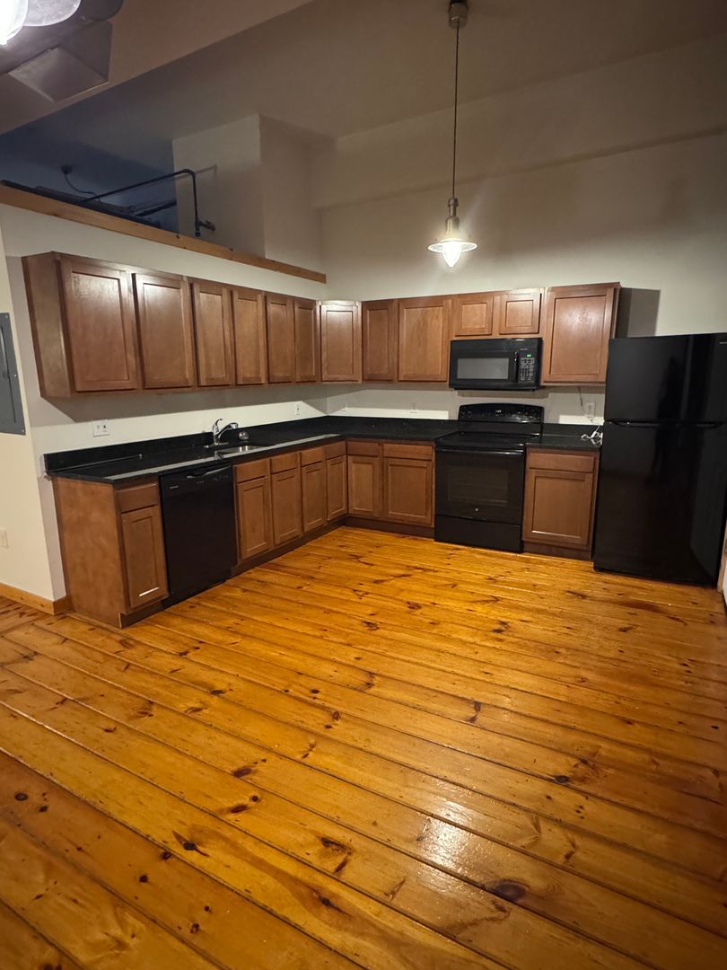 Pawtucket Apartment: 125 Goff Ave