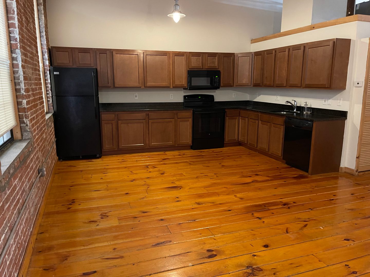 Pawtucket Apartment: 125 Goff Ave