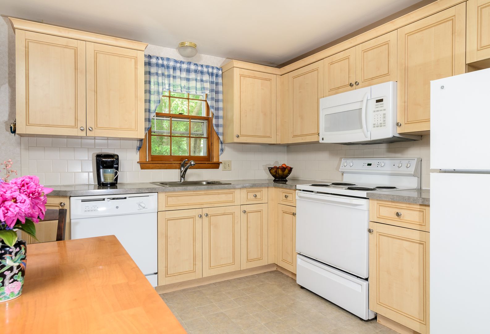 Foxboro Apartment: 101C Chestnut St.