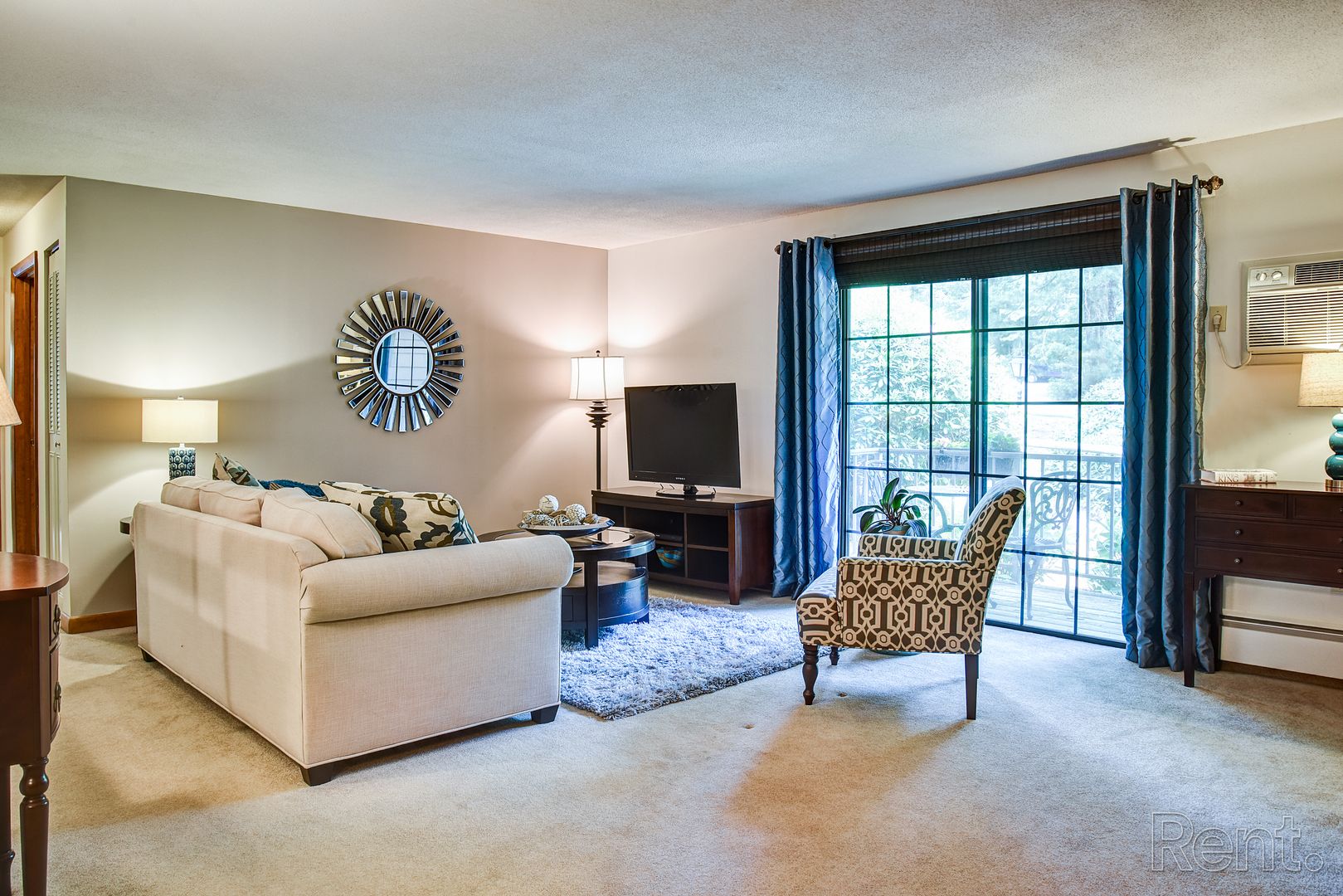 Foxboro Apartment: 167 Chestnut St.