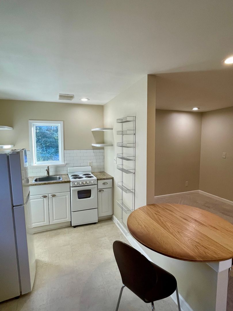Durham Apartment: 1153 Delano St