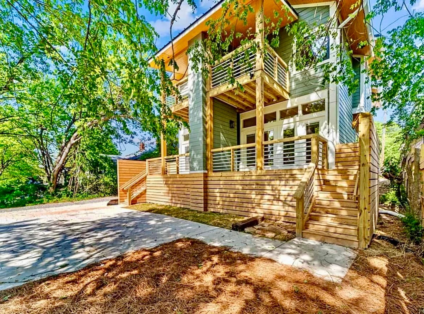 Durham House: 1213 N Hyde Park Ave