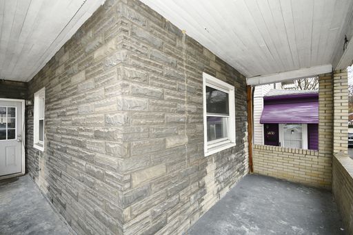 Listing photo thumbnail