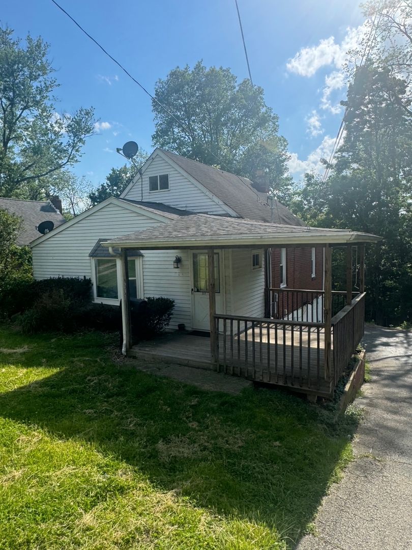Pittsburgh House: 237 Collins Dr.