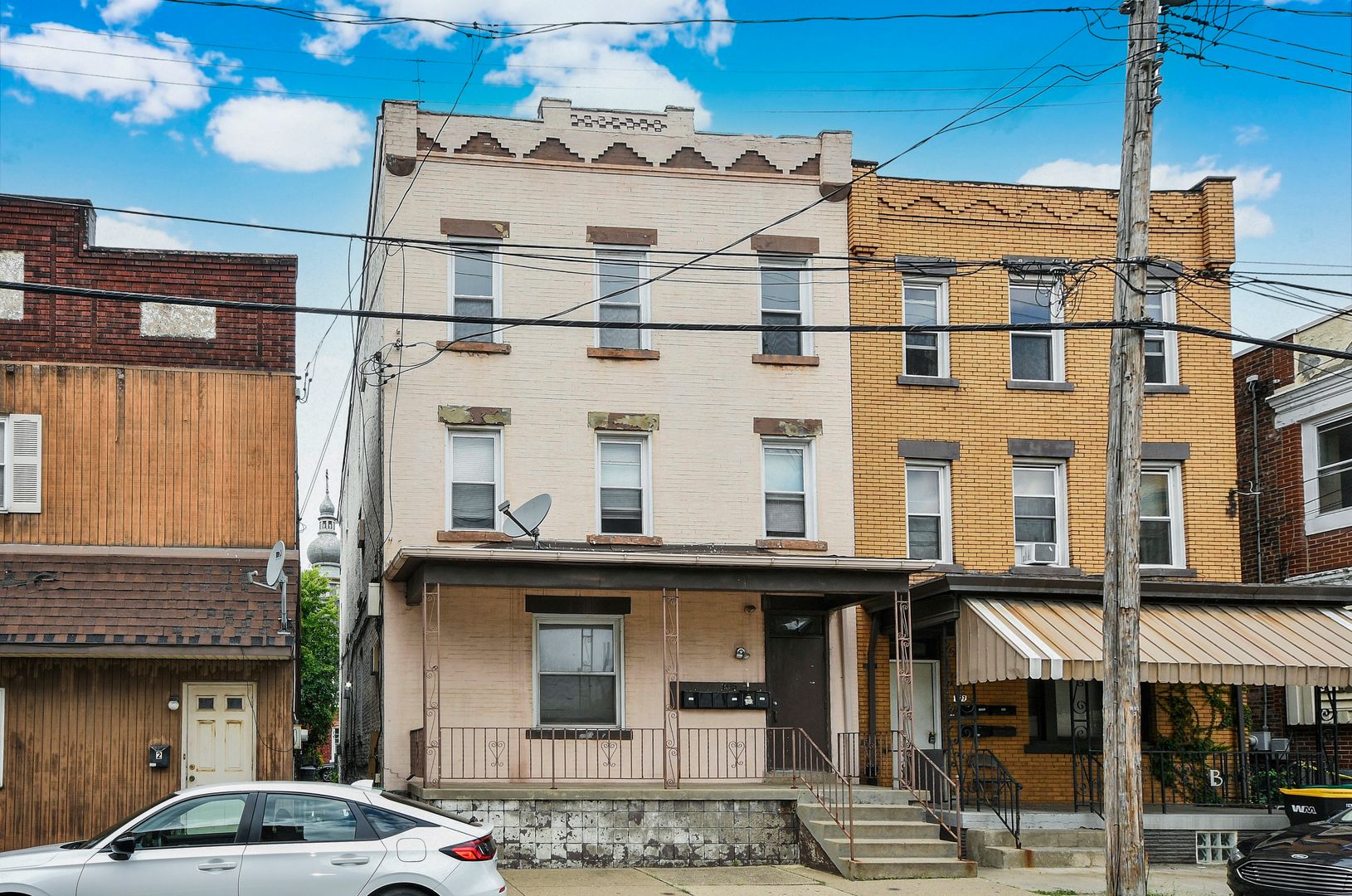 McKees Rocks Apartment: 105 Ella Street