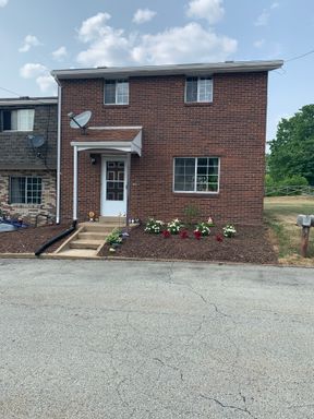 Large 3BR Delmont Townhouse