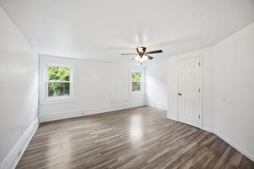 Listing photo thumbnail