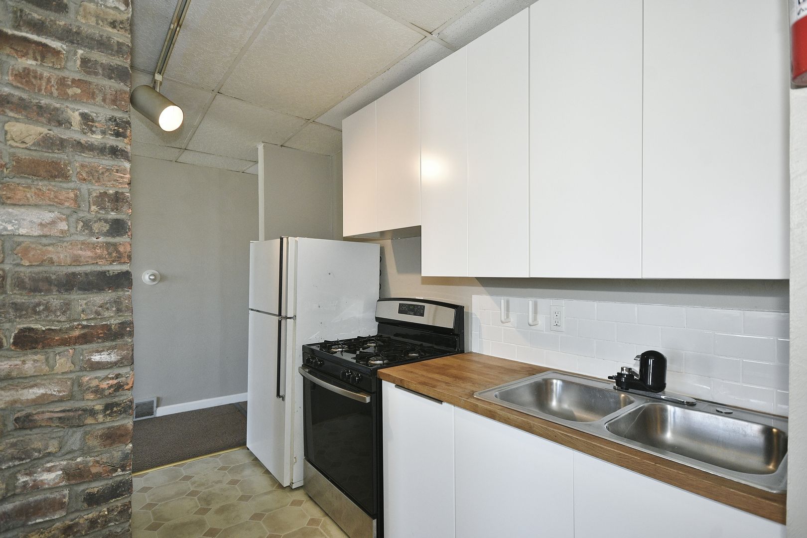 Pittsburgh Apartment: 1606 Bingham Street
