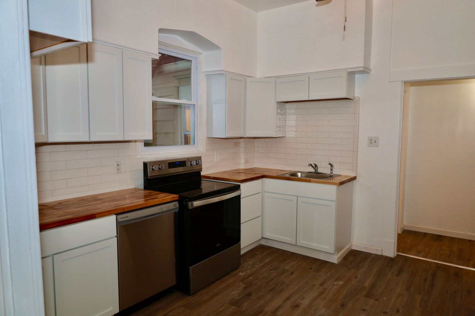 South Park Township Apartment: 6535-6537 Library Road