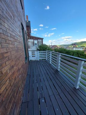 Listing photo thumbnail