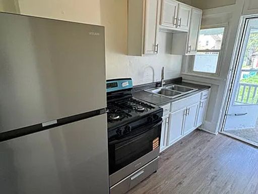 Listing photo thumbnail