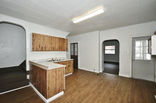Listing photo thumbnail