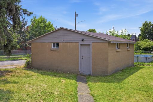 Listing photo thumbnail