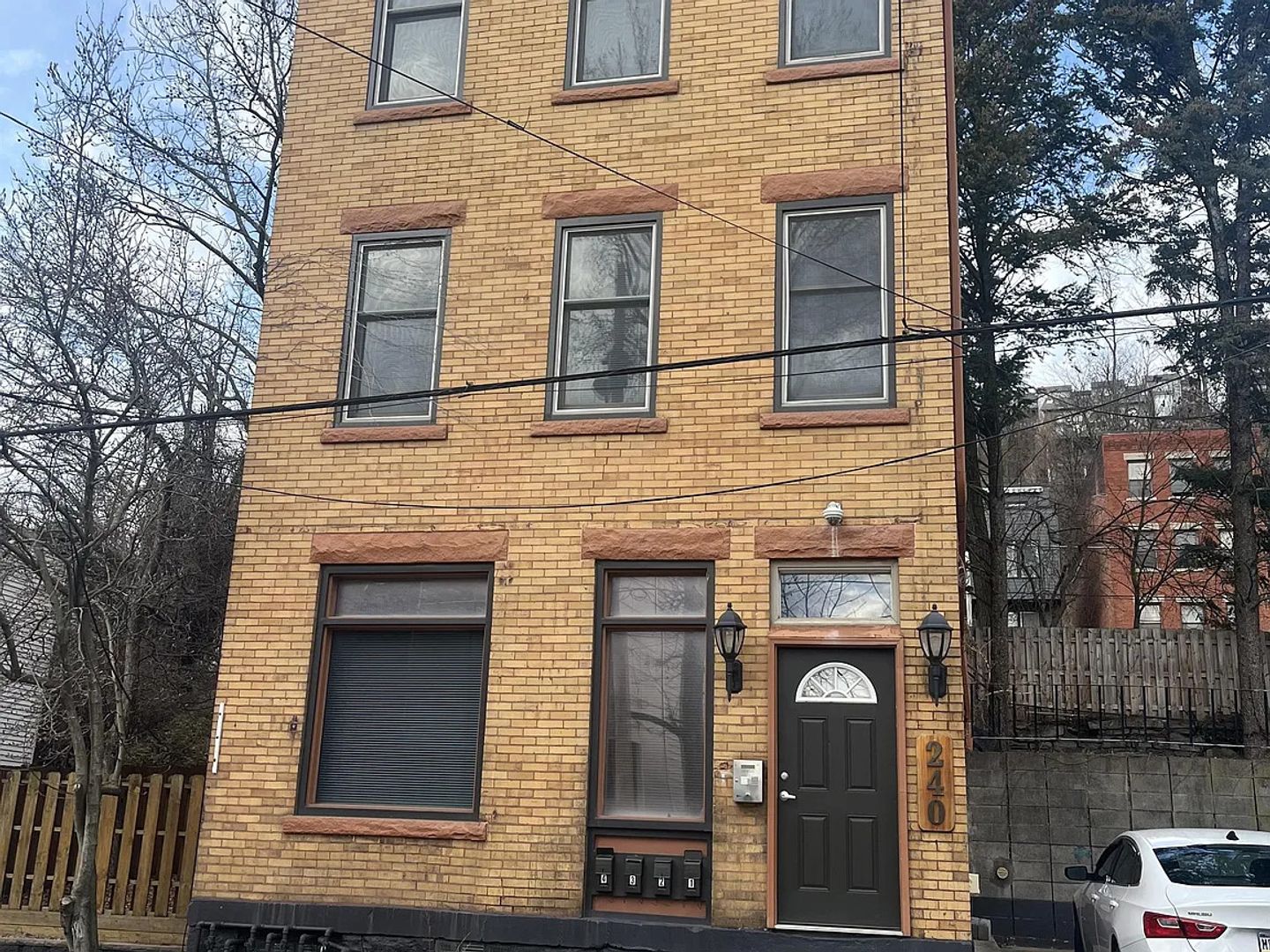 Pittsburgh Apartment: 240 Carrington St.