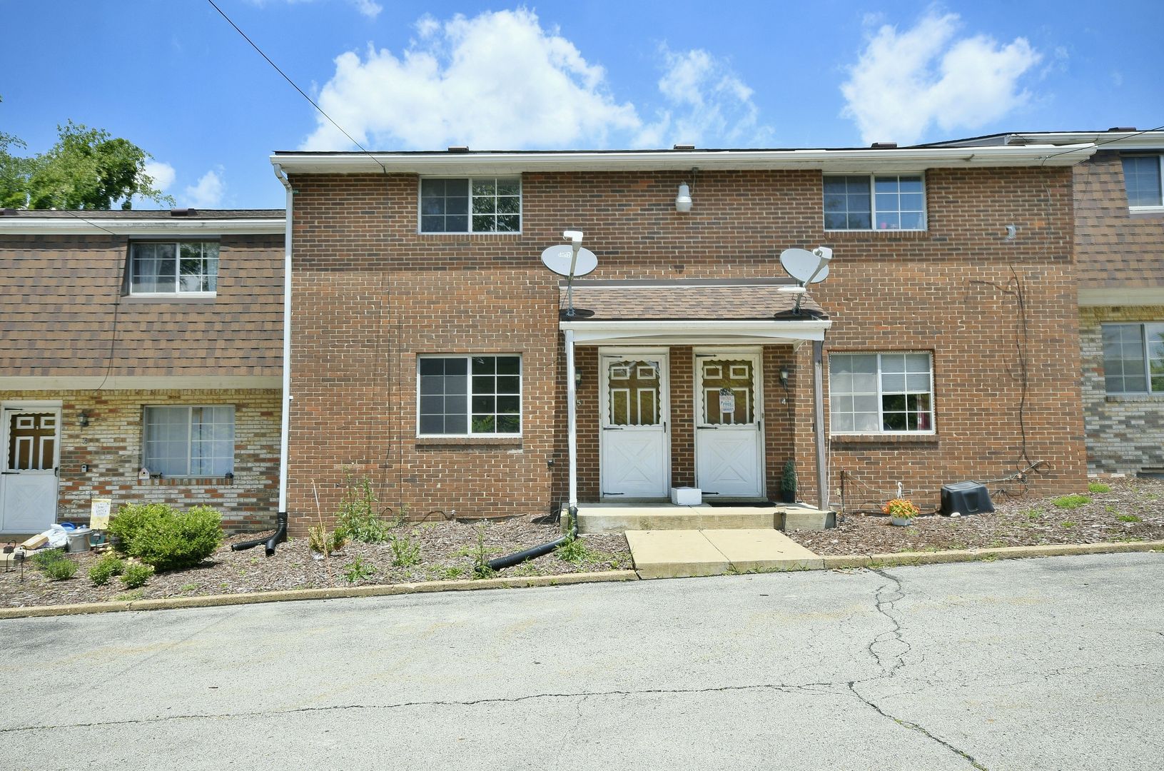 Delmont Apartment: 427 Manor Road